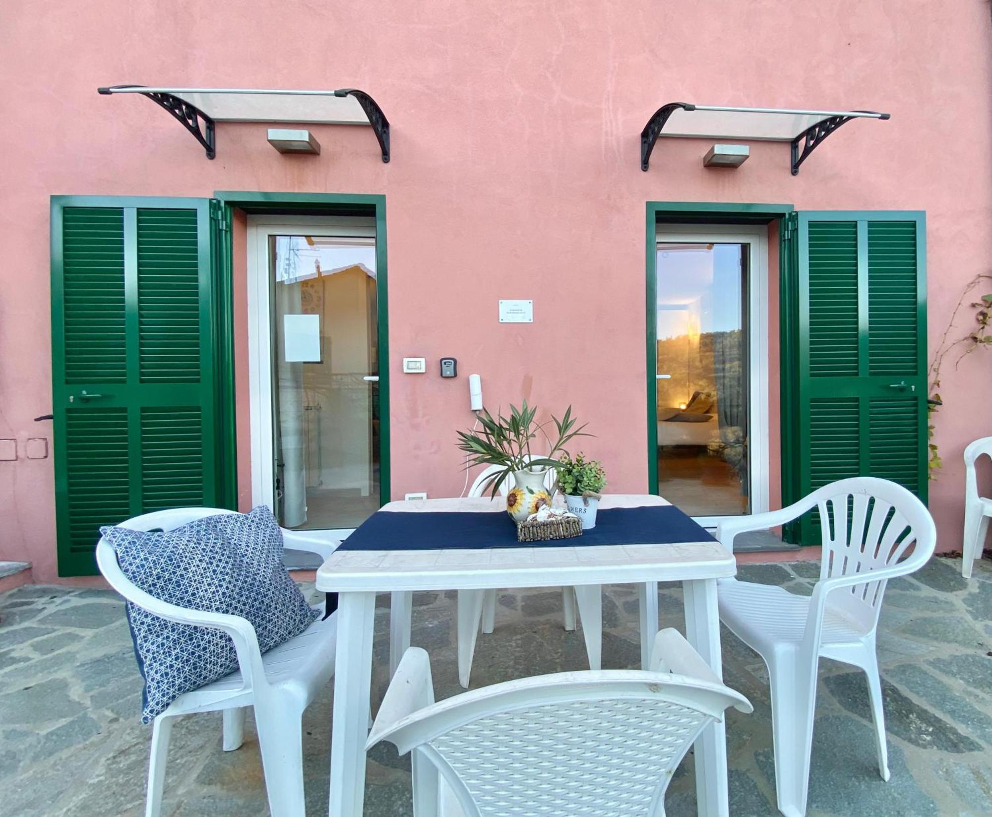 Alla Casa Rosa, Peaceful Apartment Surrounded By Greenery With Free Parking, Wifi & Air Conditioning Rapallo Kültér fotó